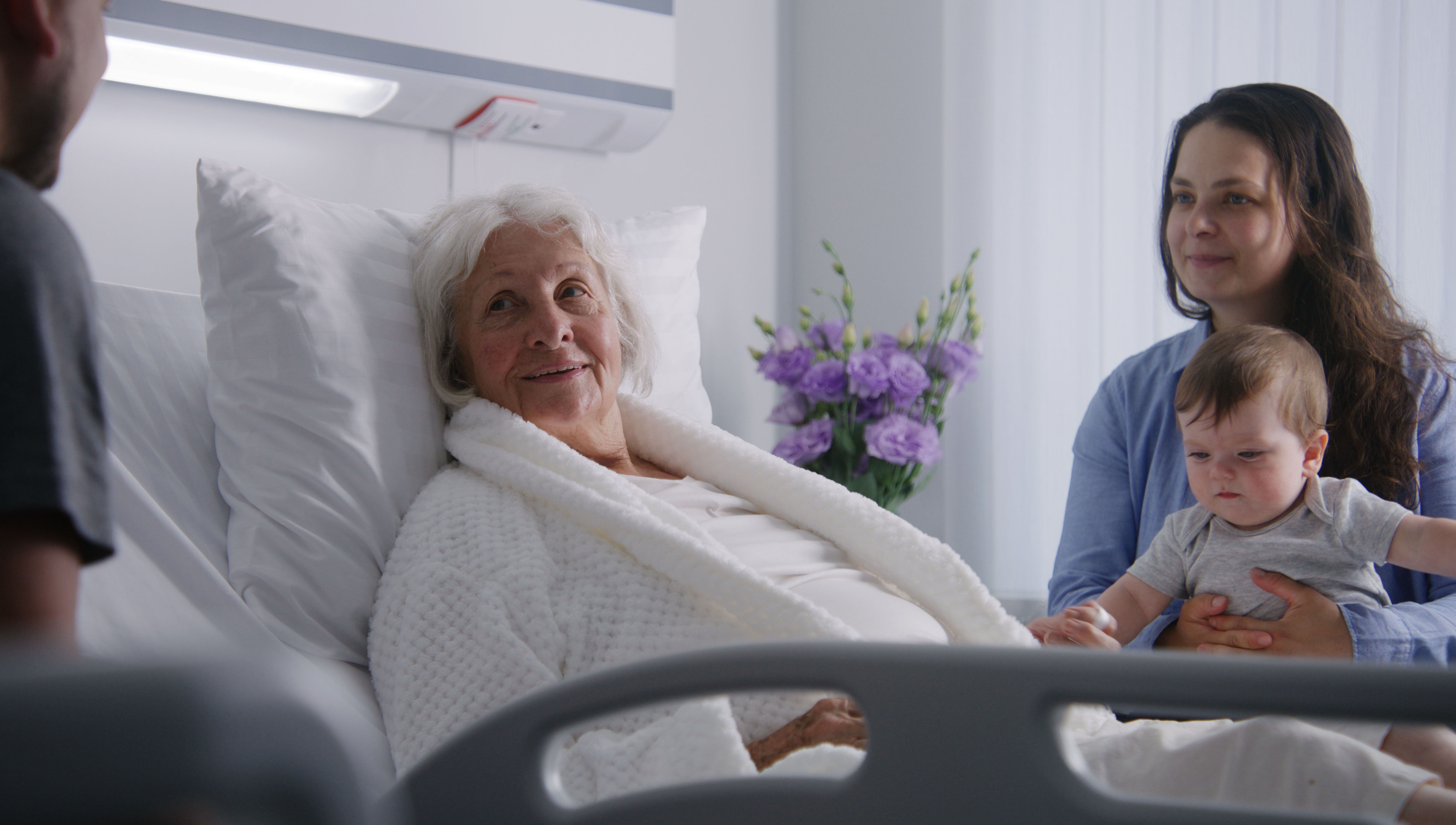 In-Hospital Mortality After M-TEER Doesn’t Diverge by Sex