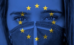 closeup photo of woman's eyes