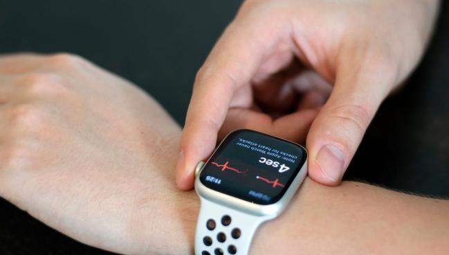 Smartwatch Increases AF Diagnosis in Older, High-risk Patients: EQUAL