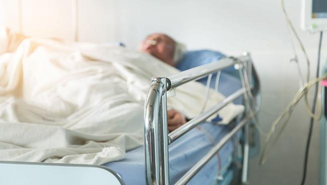 Trade-offs With Invasive Strategy in Older Patients With ACS: Meta-analysis
