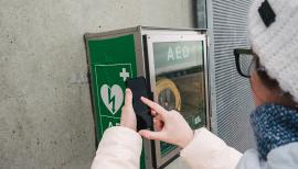 Even When Nearby, Public AEDs Get Little Use in OHCA