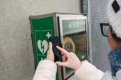 Even When Nearby, Public AEDs Get Little Use in OHCA